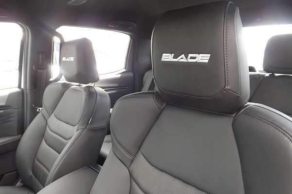 2025 Isuzu D-MAX BLADE 4X4