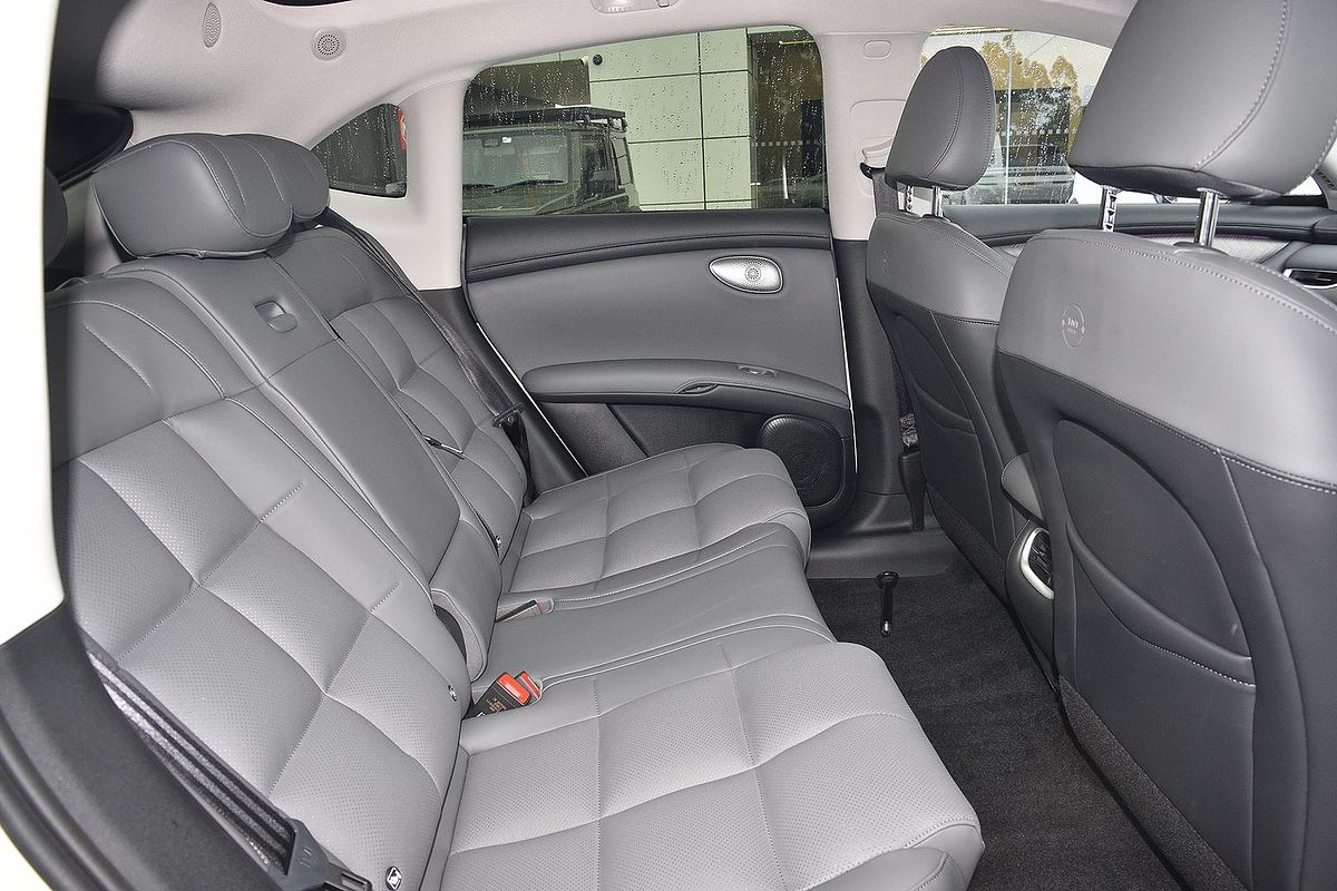 2025 MG IM6 Performance S12L