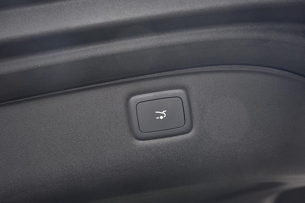 2025 MG IM6 Performance S12L