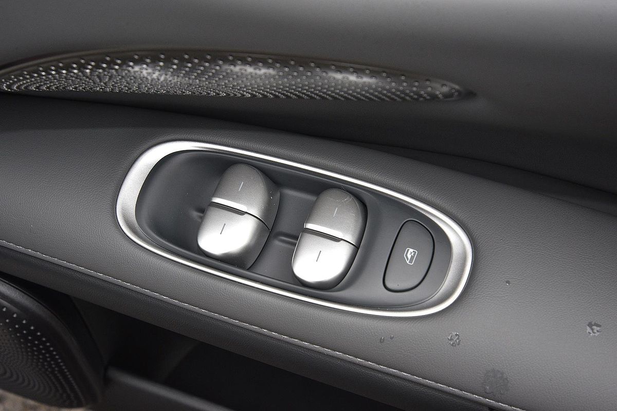 2025 MG IM6 Performance S12L