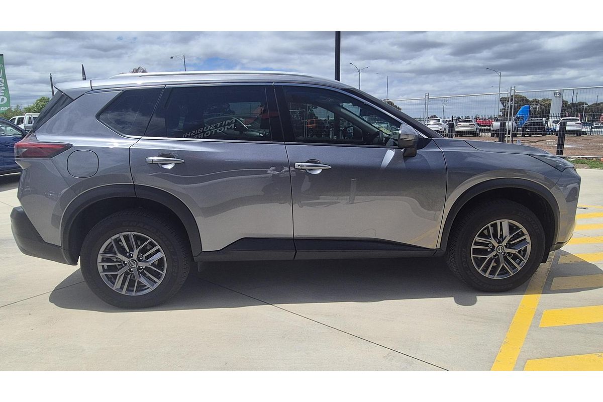 2025 Nissan X-TRAIL ST T33