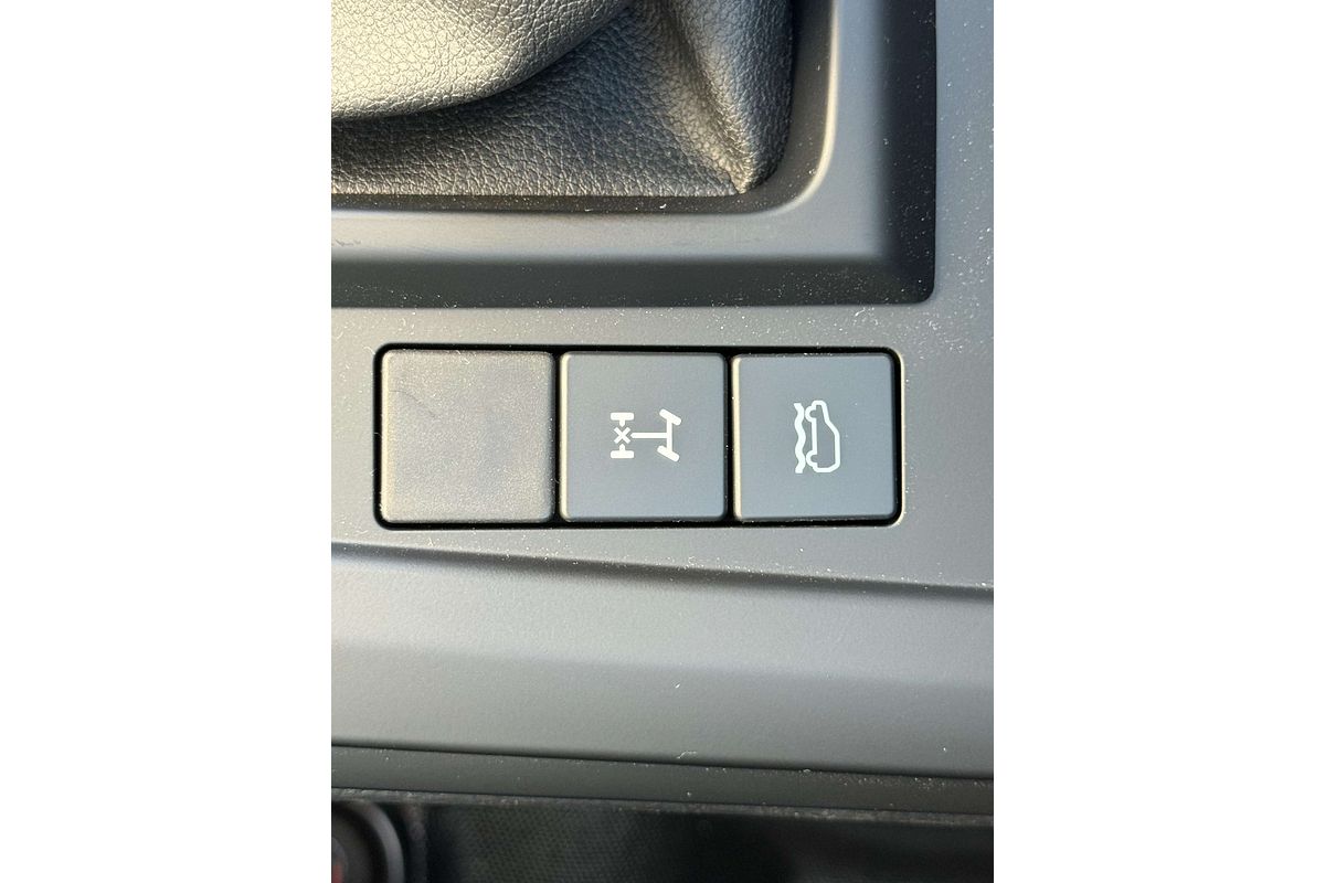 2025 Isuzu D-MAX SX 4X4