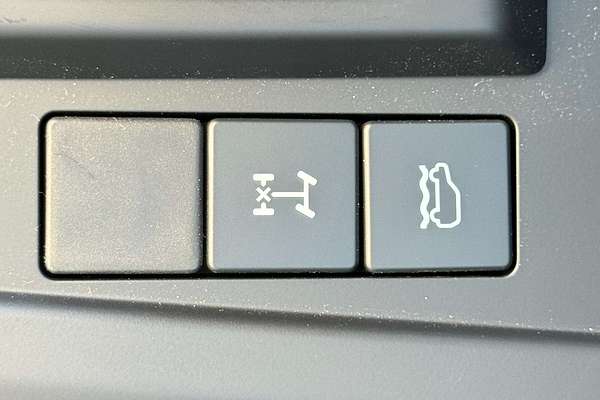 2025 Isuzu D-MAX SX 4X4