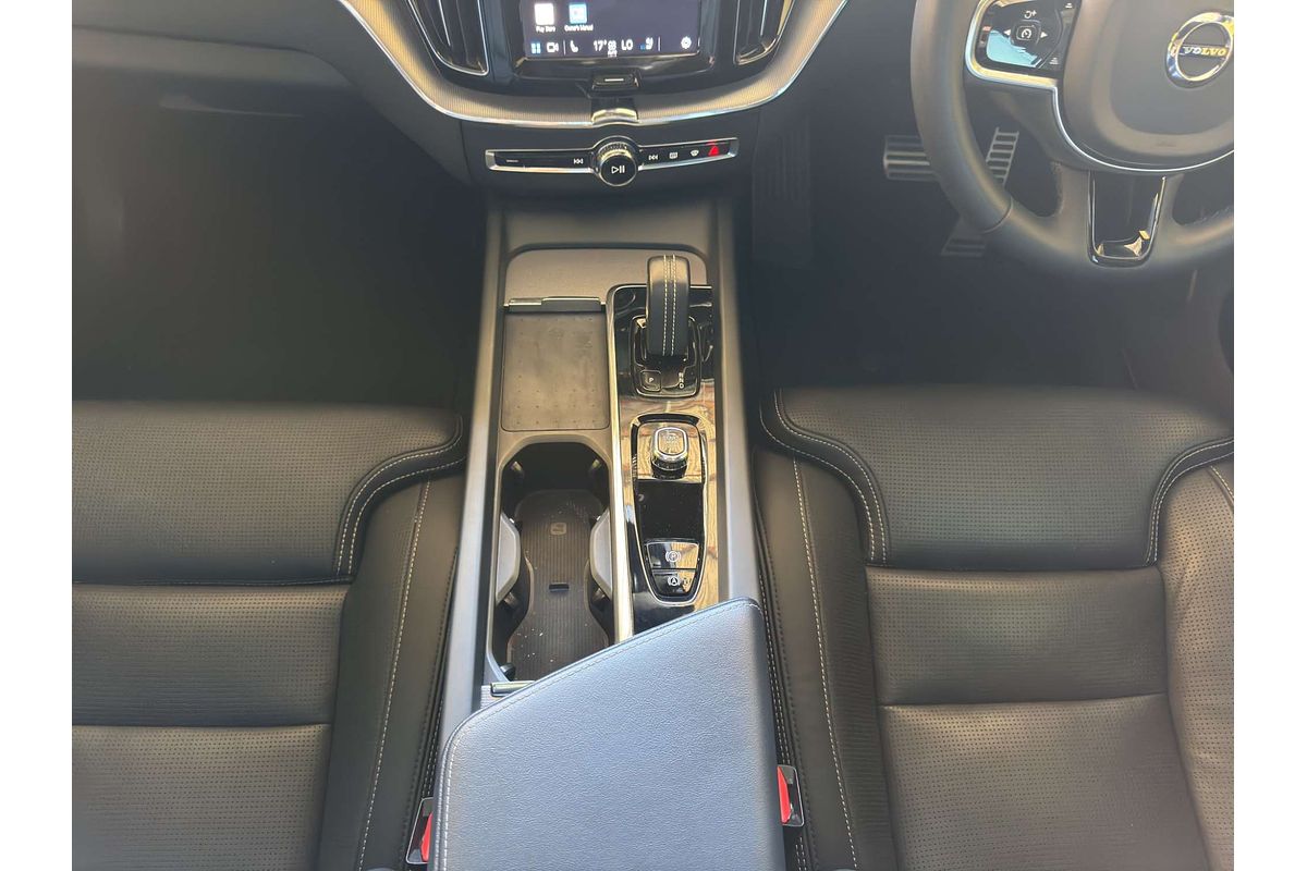 2021 Volvo XC60 B6 R-DESIGN MHEV 246 MY22