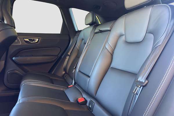 2021 Volvo XC60 B6 R-DESIGN MHEV 246 MY22