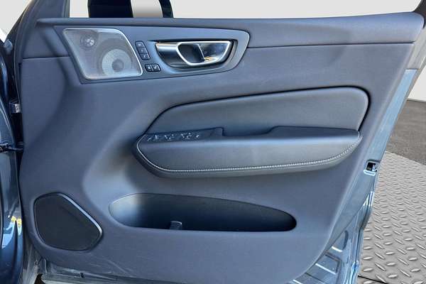 2021 Volvo XC60 B6 R-DESIGN MHEV 246 MY22