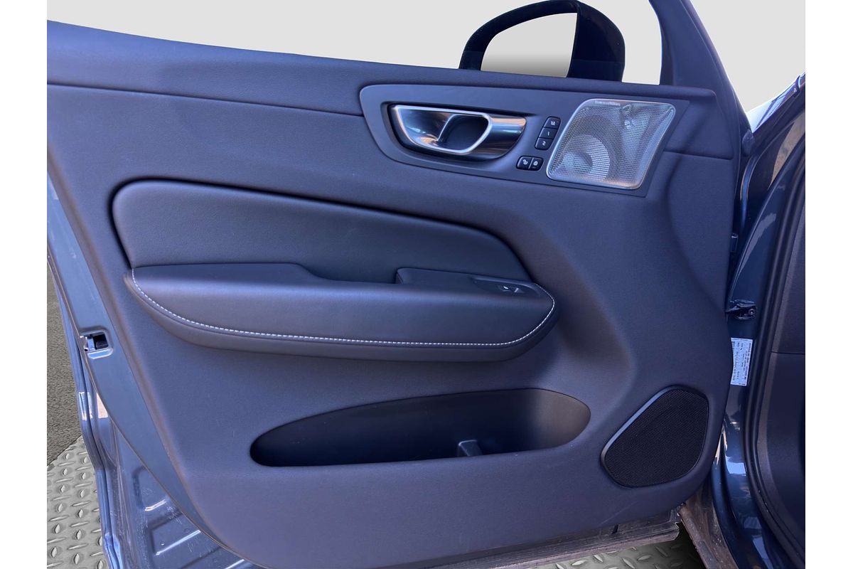 2021 Volvo XC60 B6 R-DESIGN MHEV 246 MY22