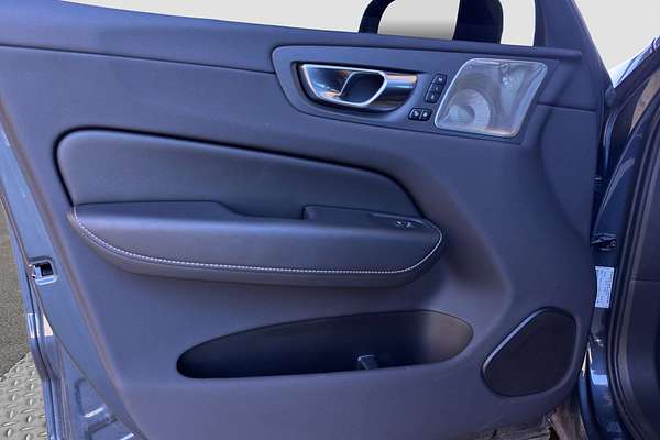 2021 Volvo XC60 B6 R-DESIGN MHEV 246 MY22