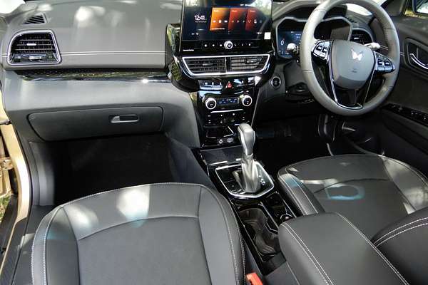 2025 Mahindra XUV 3XO AX7L