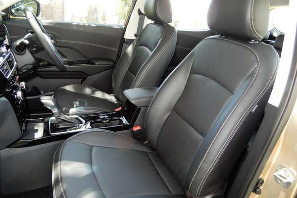 2025 Mahindra XUV 3XO AX7L