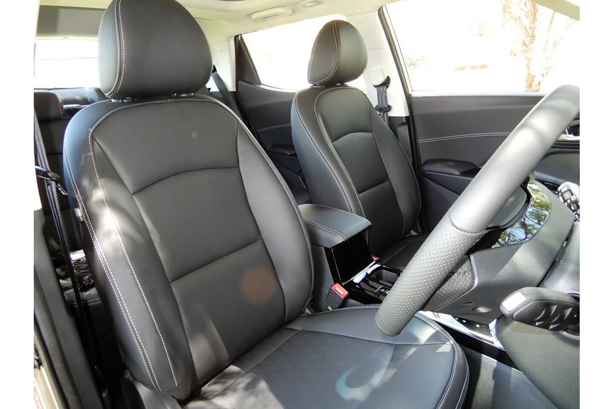 2025 Mahindra XUV 3XO AX7L