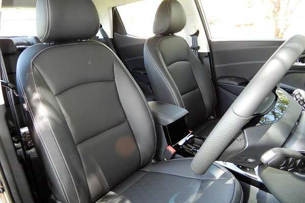 2025 Mahindra XUV 3XO AX7L