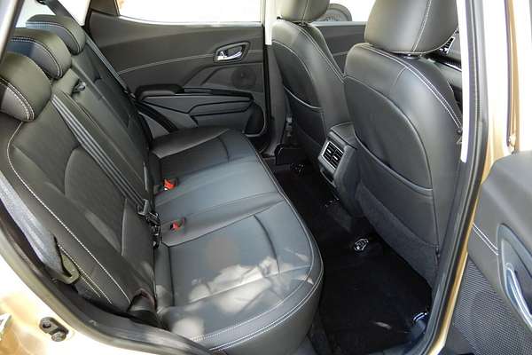 2025 Mahindra XUV 3XO AX7L