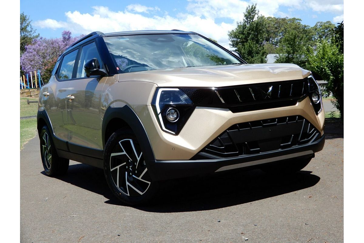 2025 Mahindra XUV 3XO AX7L