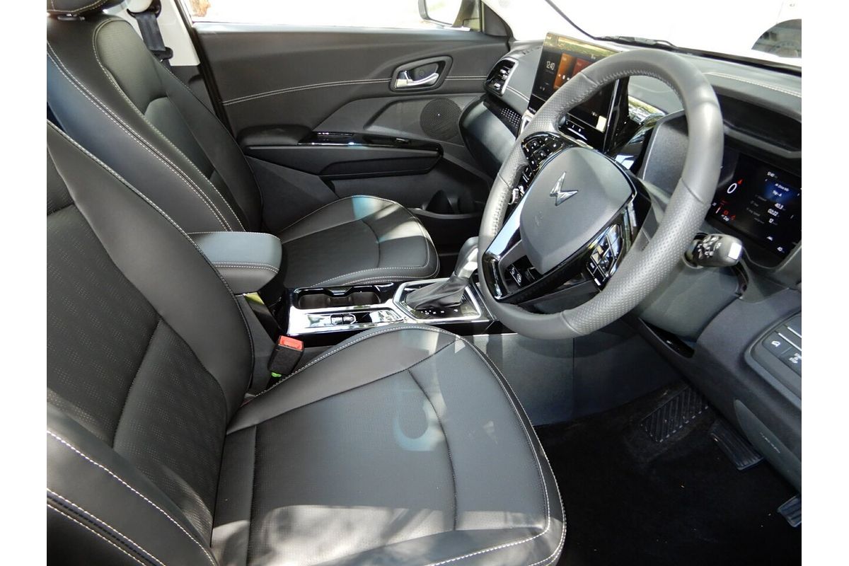 2025 Mahindra XUV 3XO AX7L