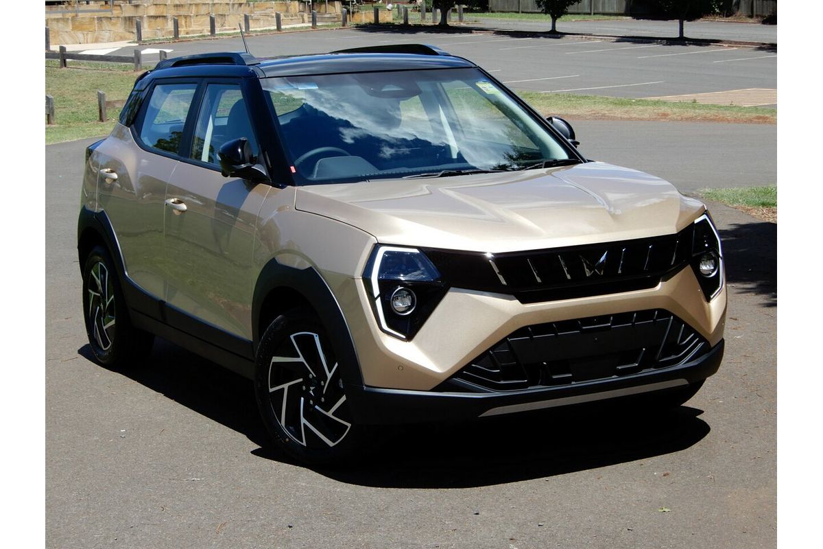 2025 Mahindra XUV 3XO AX7L
