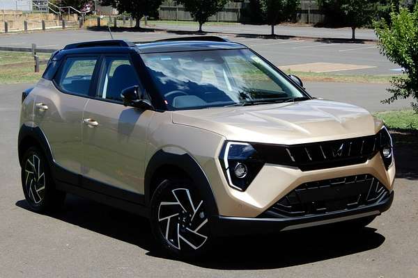 2025 Mahindra XUV 3XO AX7L