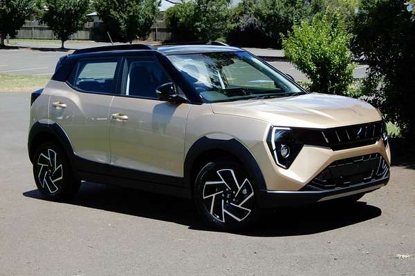 2025 Mahindra XUV 3XO AX7L