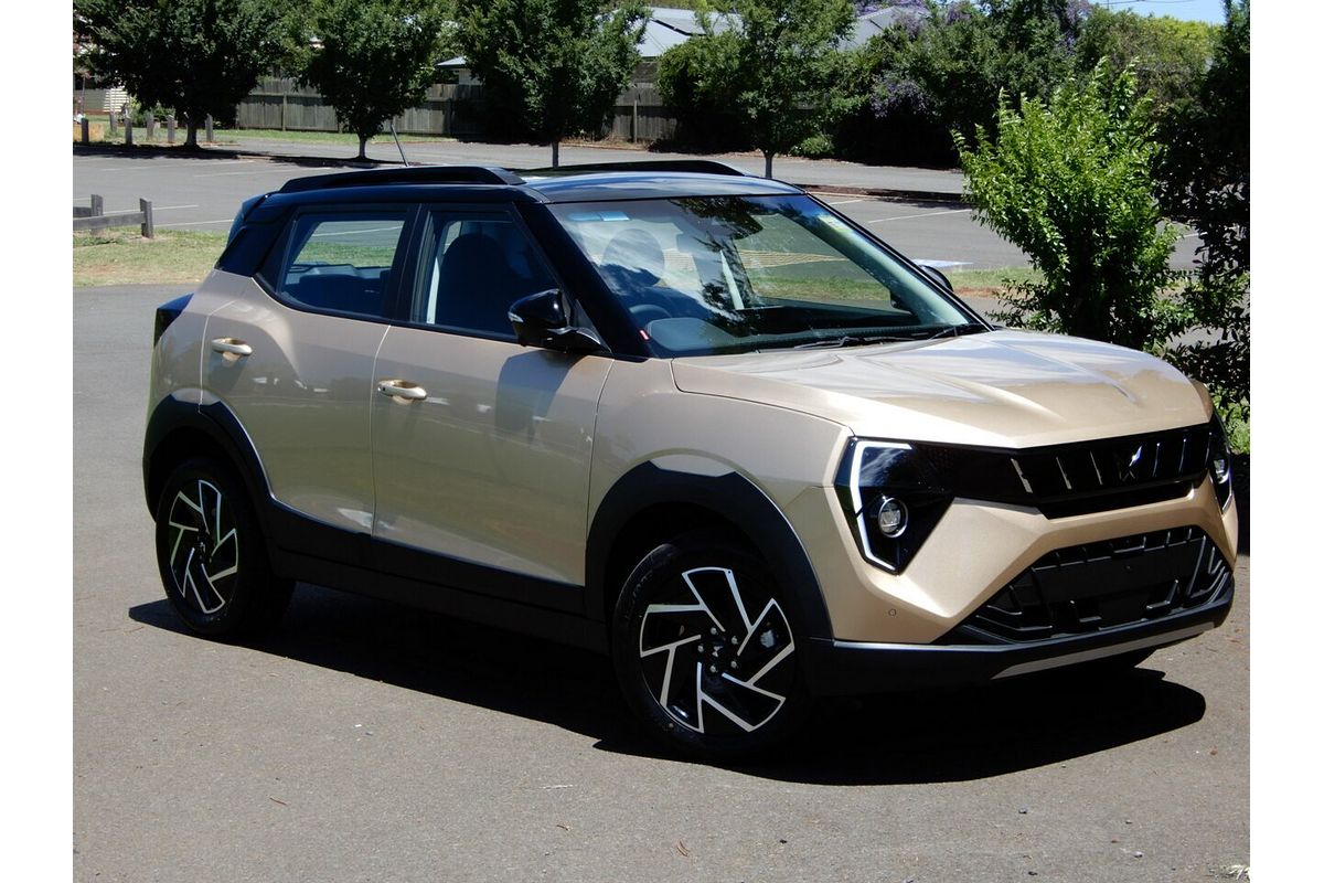 2025 Mahindra XUV 3XO AX7L