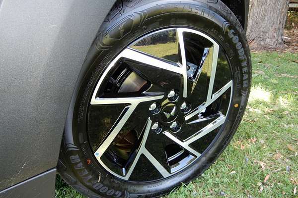 2025 Mahindra XUV 3XO AX7L