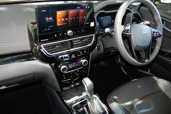 2025 Mahindra XUV 3XO AX7L