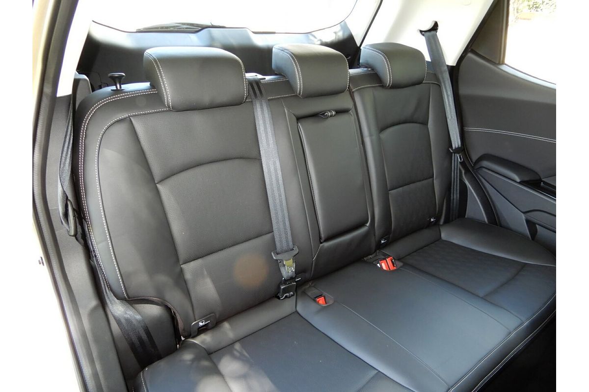 2025 Mahindra XUV 3XO AX7L