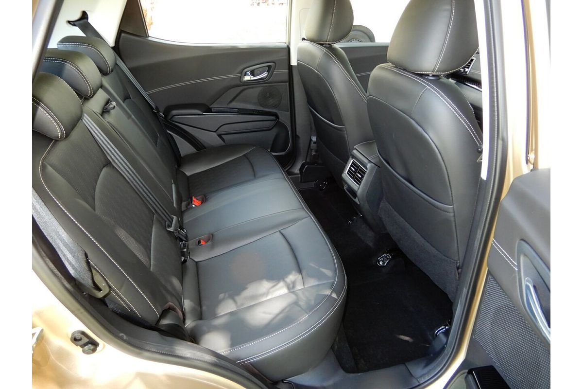 2025 Mahindra XUV 3XO AX7L