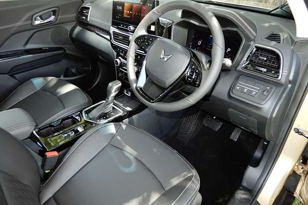 2025 Mahindra XUV 3XO AX7L