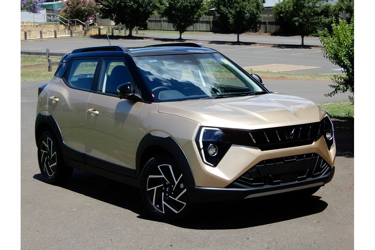 2025 Mahindra XUV 3XO AX7L