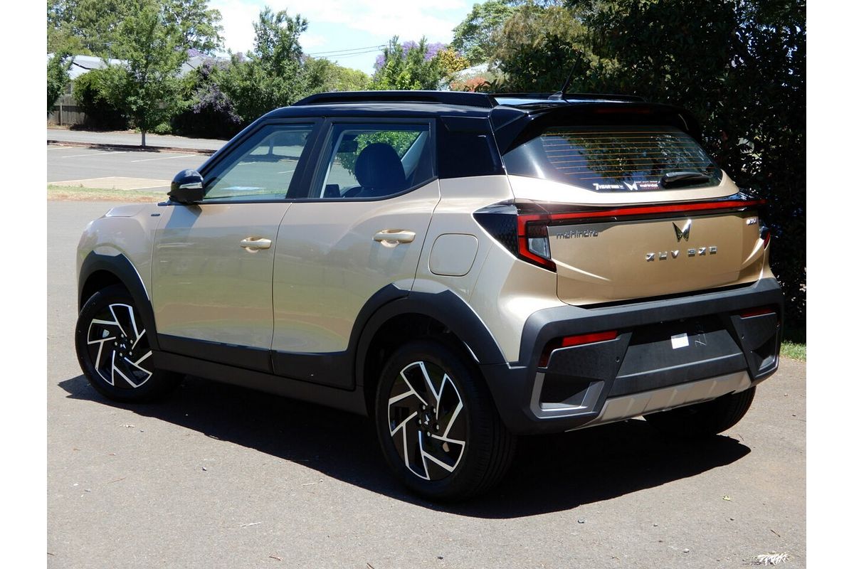2025 Mahindra XUV 3XO AX7L
