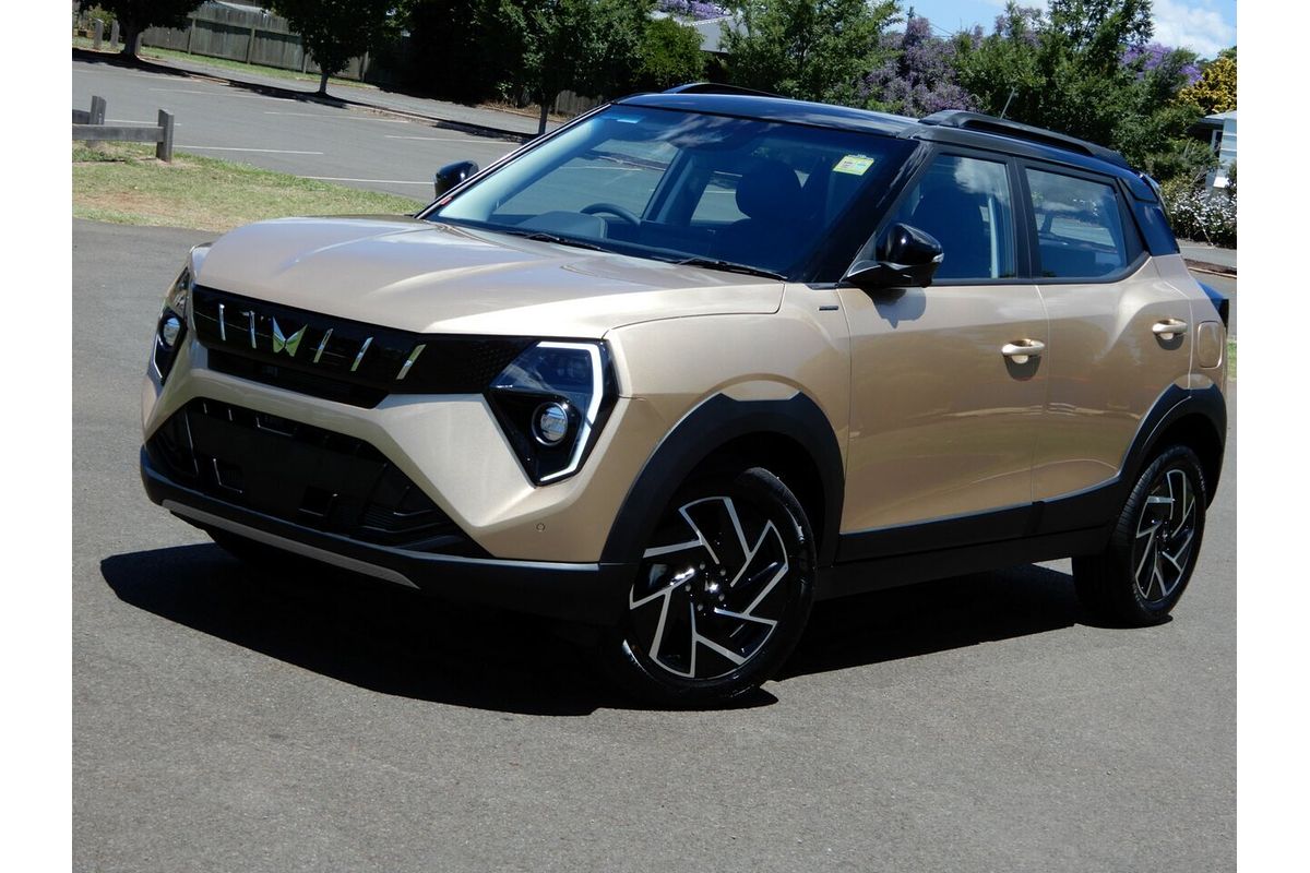 2025 Mahindra XUV 3XO AX7L