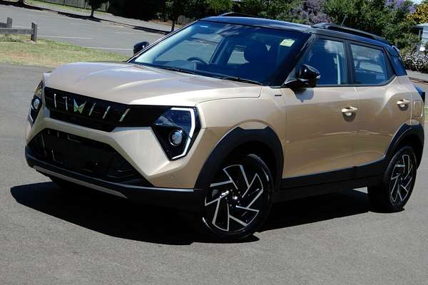 2025 Mahindra XUV 3XO AX7L