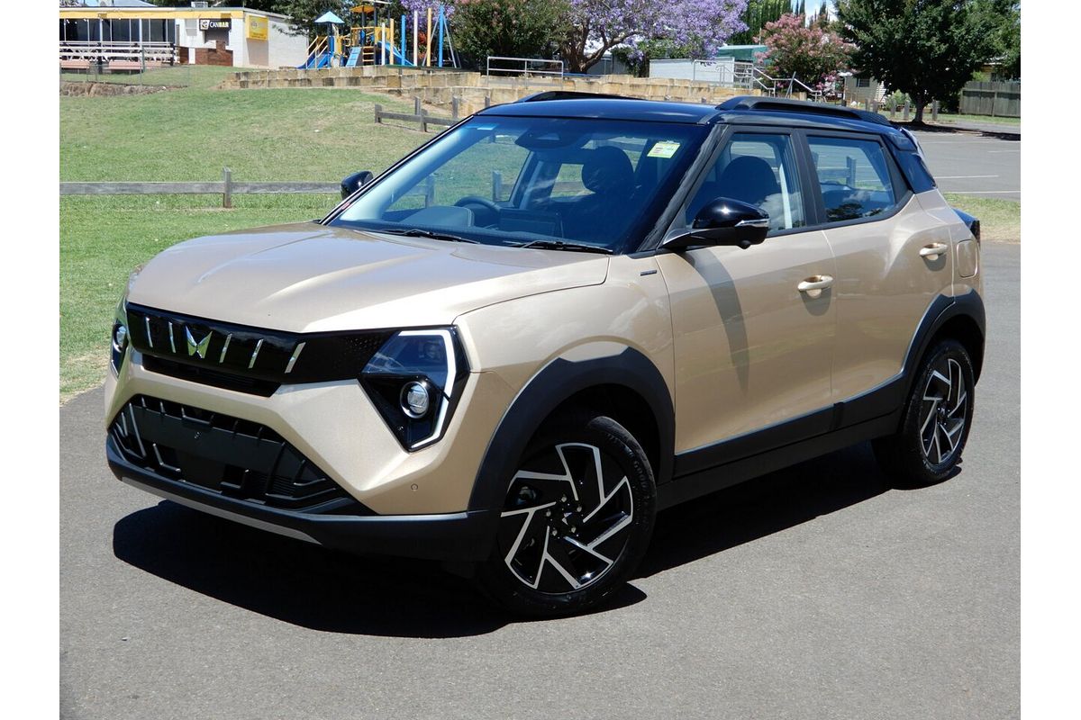 2025 Mahindra XUV 3XO AX7L