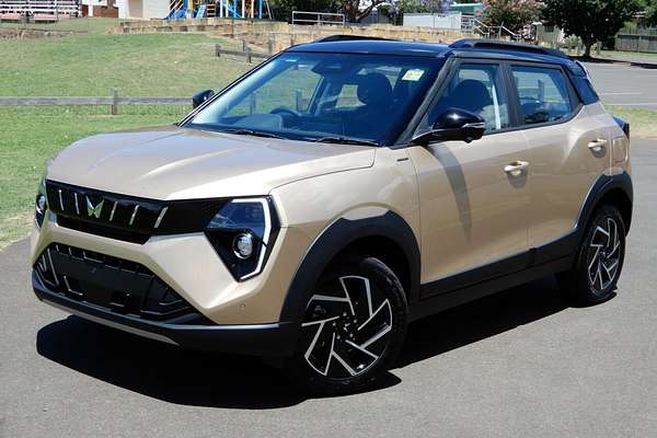2025 Mahindra XUV 3XO AX7L