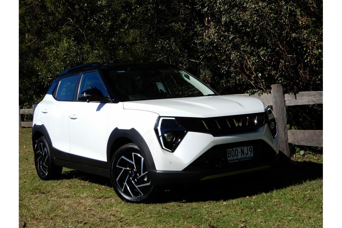 2025 Mahindra XUV 3XO AX7L