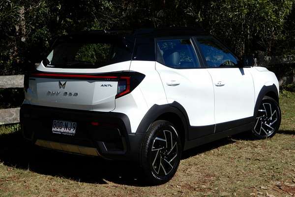 2025 Mahindra XUV 3XO AX7L