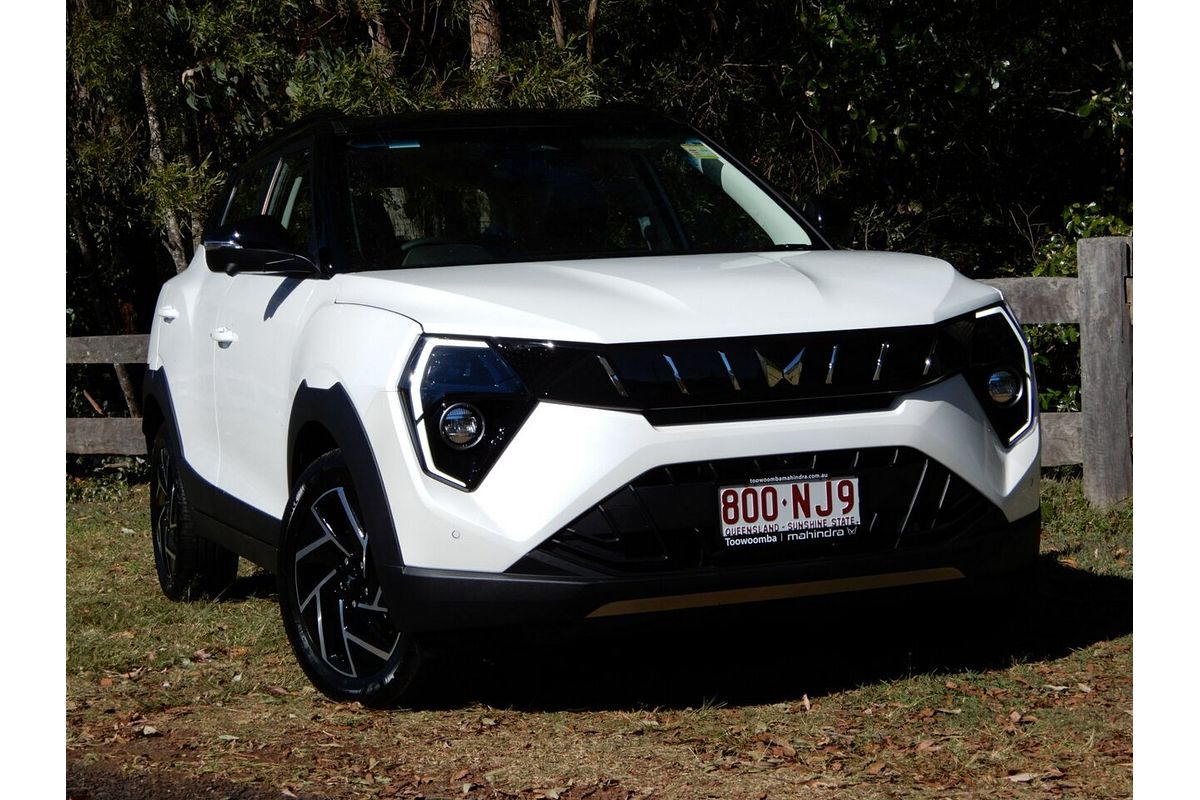 2025 Mahindra XUV 3XO AX7L