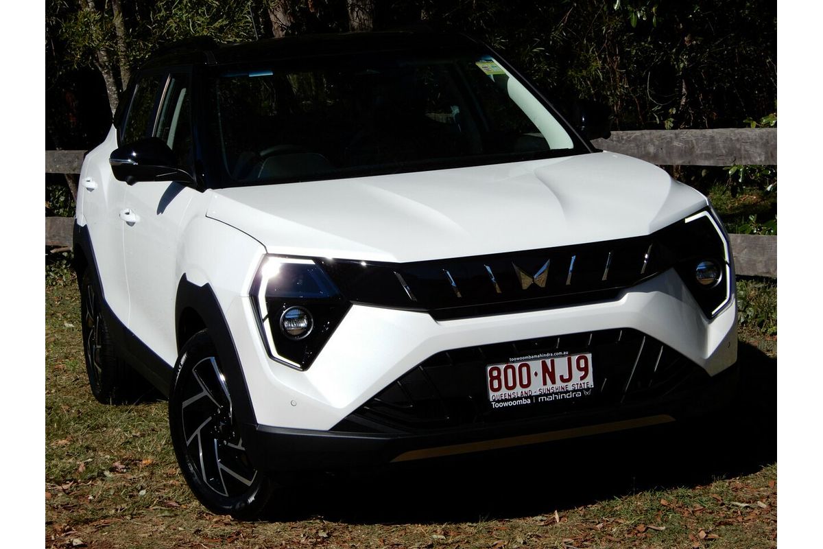2025 Mahindra XUV 3XO AX7L