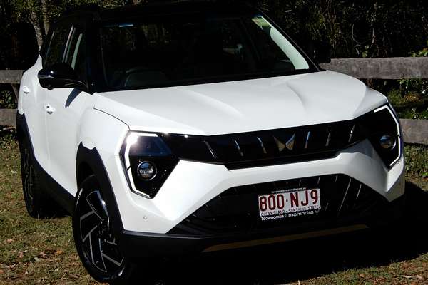 2025 Mahindra XUV 3XO AX7L