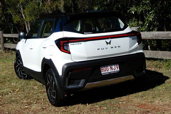 2025 Mahindra XUV 3XO AX7L