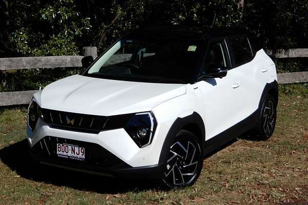 2025 Mahindra XUV 3XO AX7L