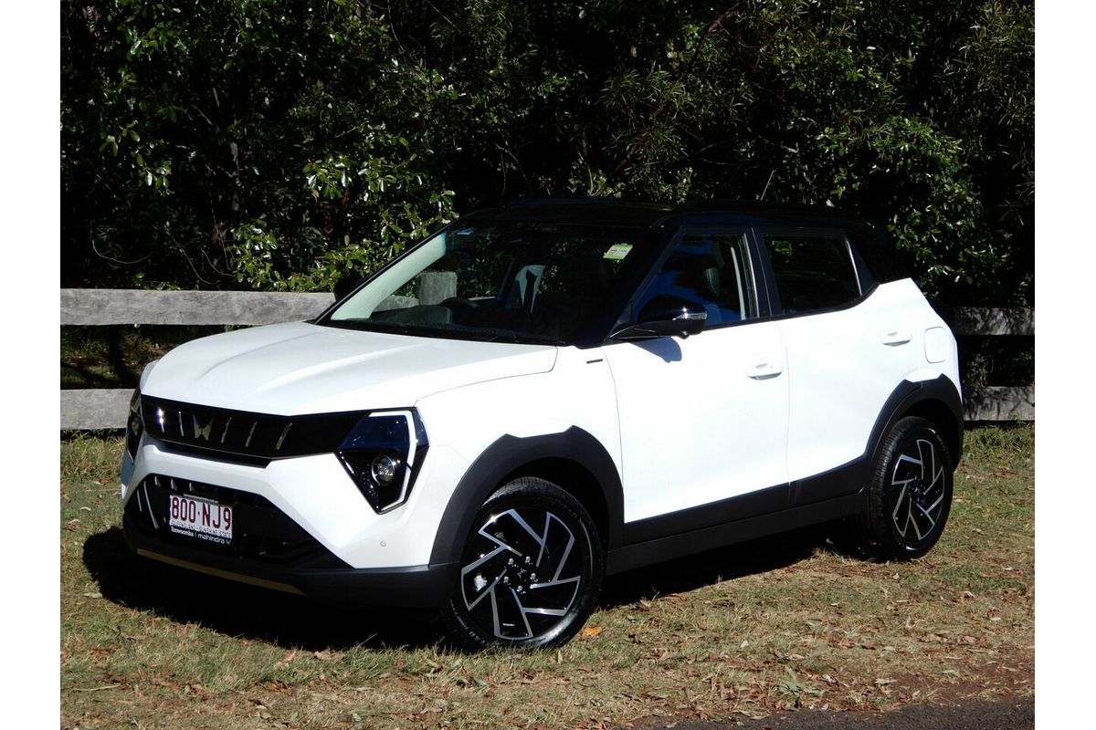 2025 Mahindra XUV 3XO AX7L