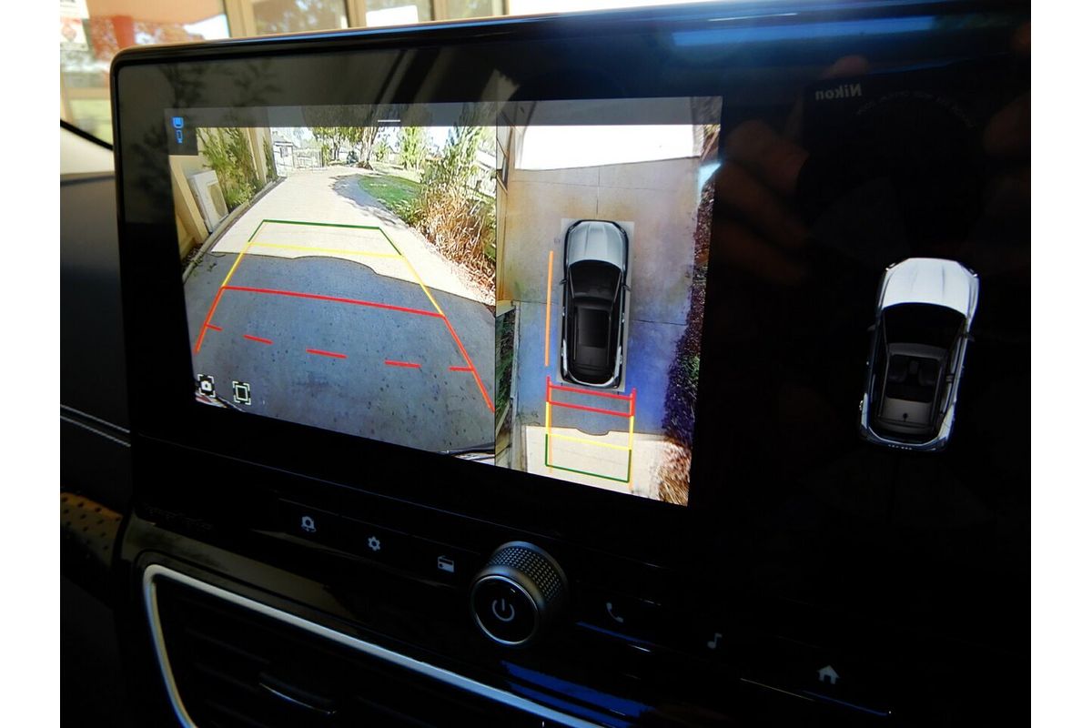 2025 Mahindra XUV 3XO AX7L