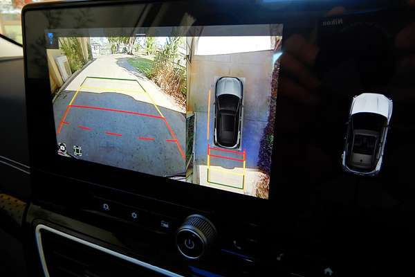 2025 Mahindra XUV 3XO AX7L