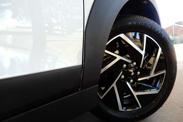 2025 Mahindra XUV 3XO AX7L