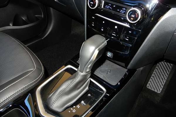 2025 Mahindra XUV 3XO AX7L