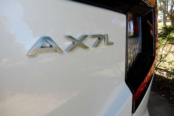 2025 Mahindra XUV 3XO AX7L