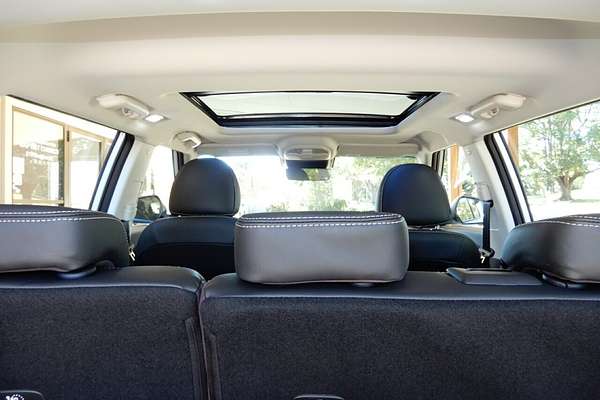 2025 Mahindra XUV 3XO AX7L