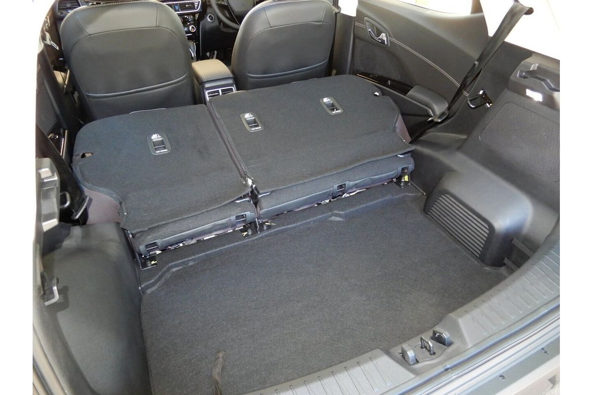 2025 Mahindra XUV 3XO AX7L