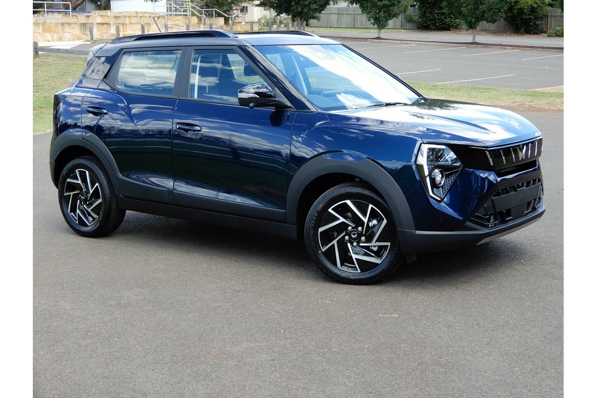 2025 Mahindra XUV 3XO AX7L